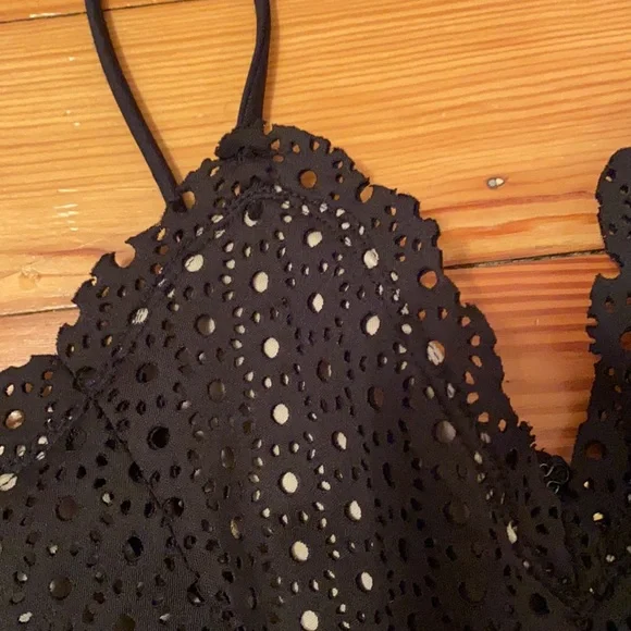 Black Scalloped Trim Dress - Picture 4 of 10